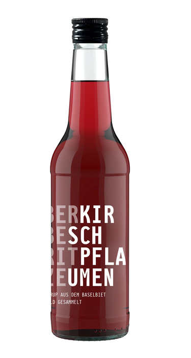 Flasche mit Kirschpflaumensirup
