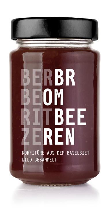 Glass mit Brombeerenkonfitüre